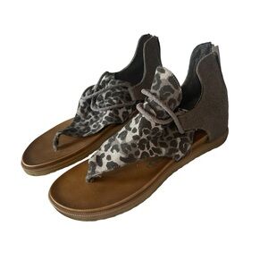 Very G Open Toe Animal Print Gray Sandals Size 7